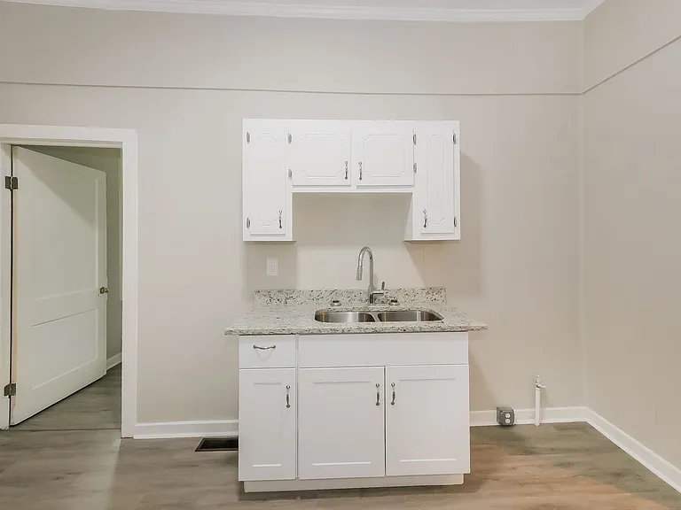 725 Williams St — Photo 9