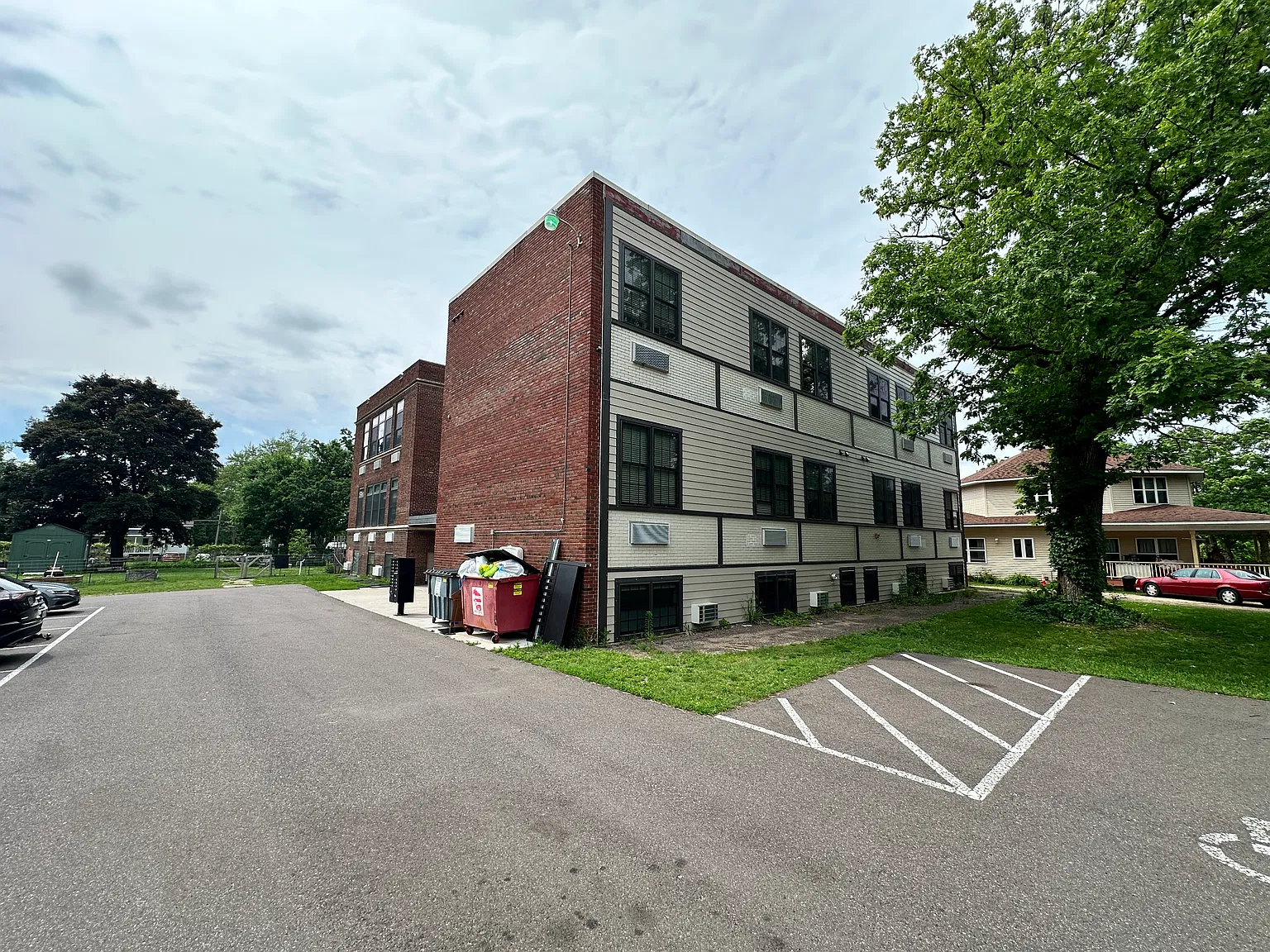 2 bed, 1050 sqft, $1,075 — Photo 1
