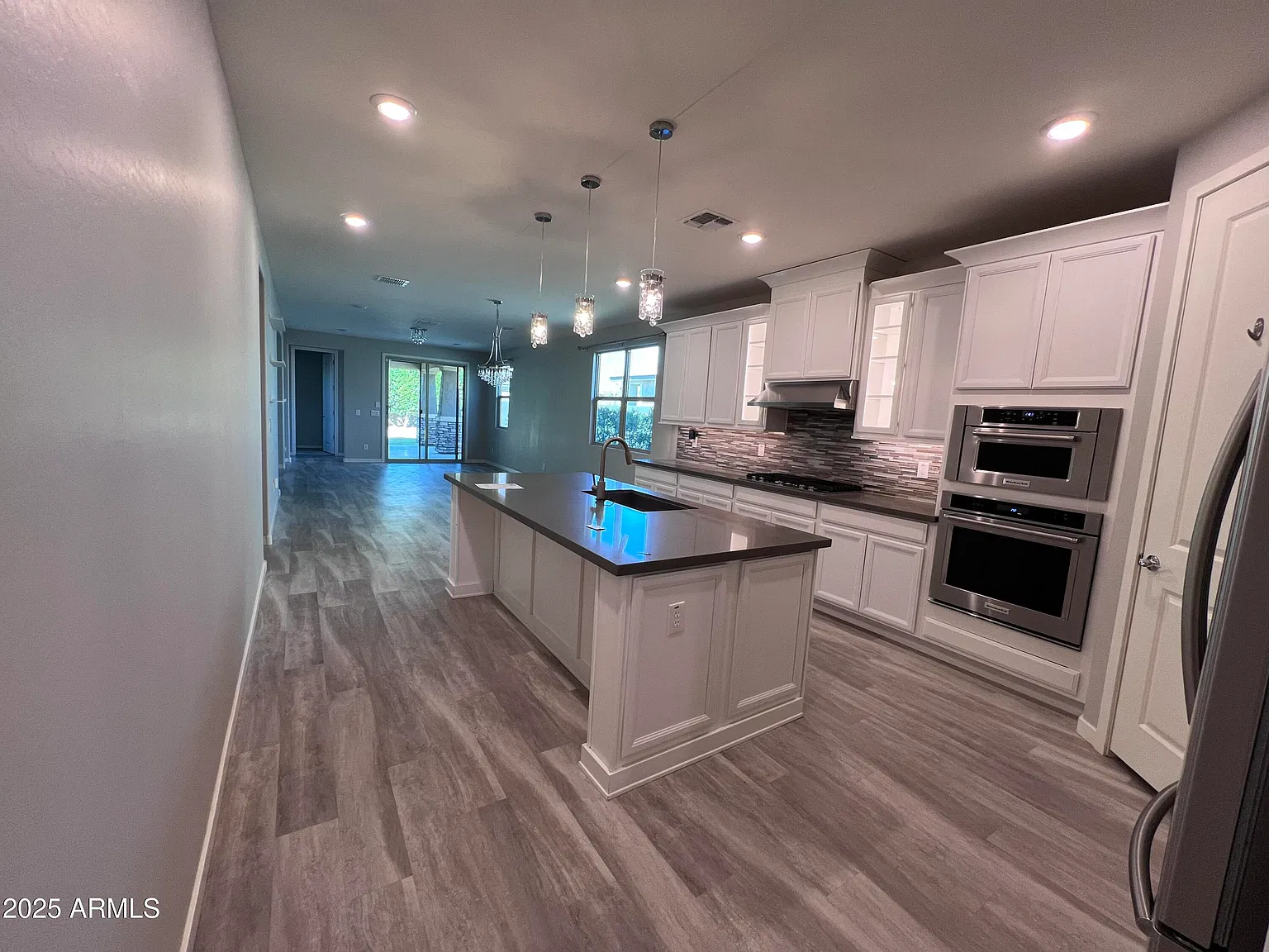 3 bed, 2.0 bath, 1803 sqft, $2,550 — Photo 3
