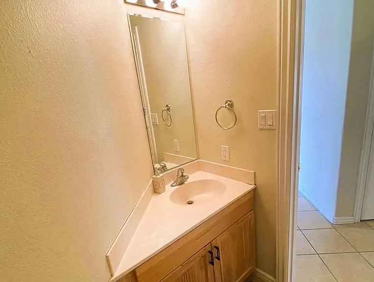 1912 Hollyhock Cir — Photo 18