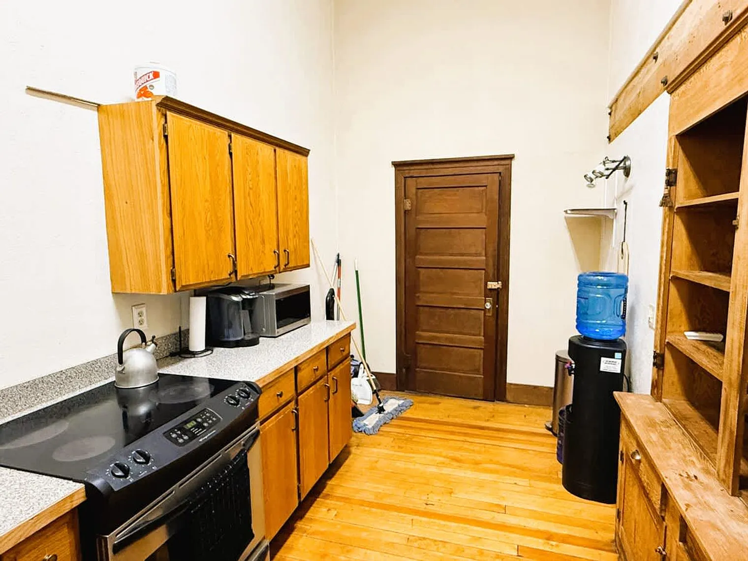1 bed, 1.0 bath, 990 sqft, $3,399 — Photo 3