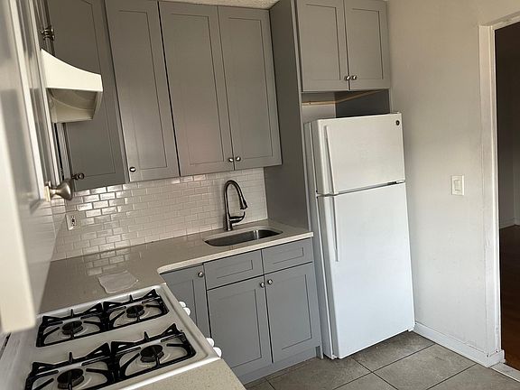 4th image of 725 E Broadway APT 2