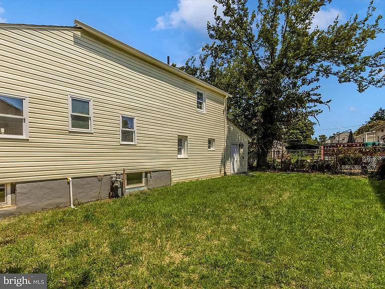 903 Minna Ave — Photo 5
