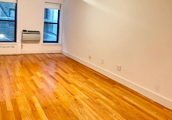 5th image of 10 W 65th St APT 1M