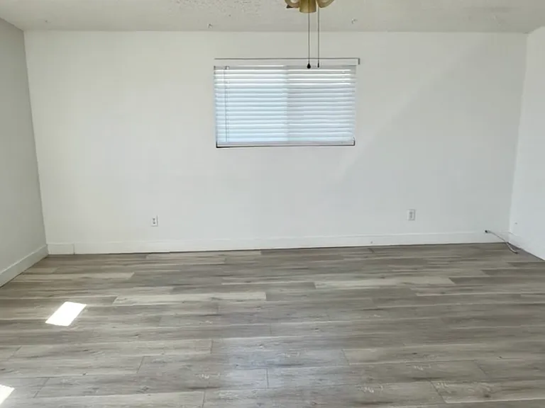 2425 Belmont St — Photo 4