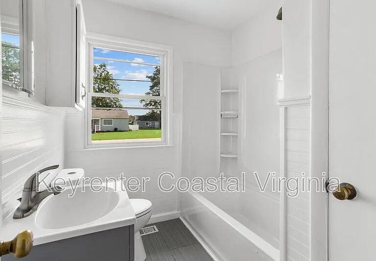 1100 Wilson Rd — Photo 7