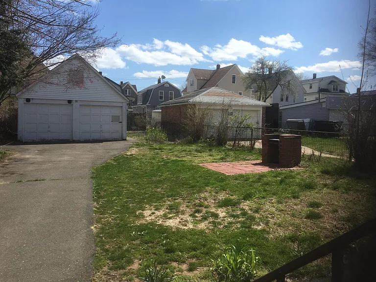 90 Hinman St — Photo 9