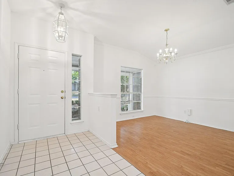 1300 Leah Ln — Photo 7