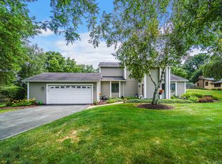 40W023 Sunflower Ln, Elgin, IL 60124