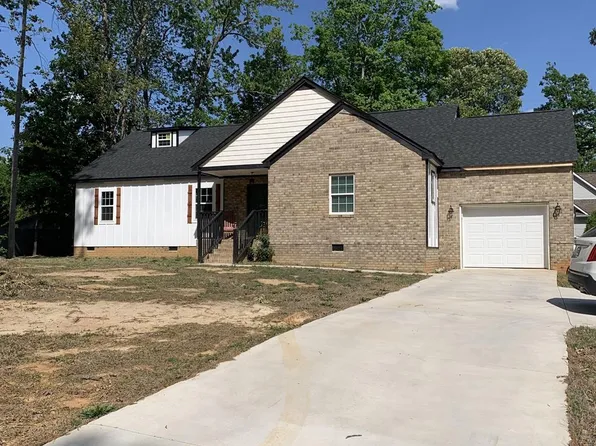 1009 Waddell Ln, South Boston, VA 24592