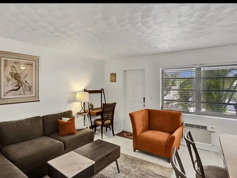 820 NE 16th Ave #2 — Photo 3