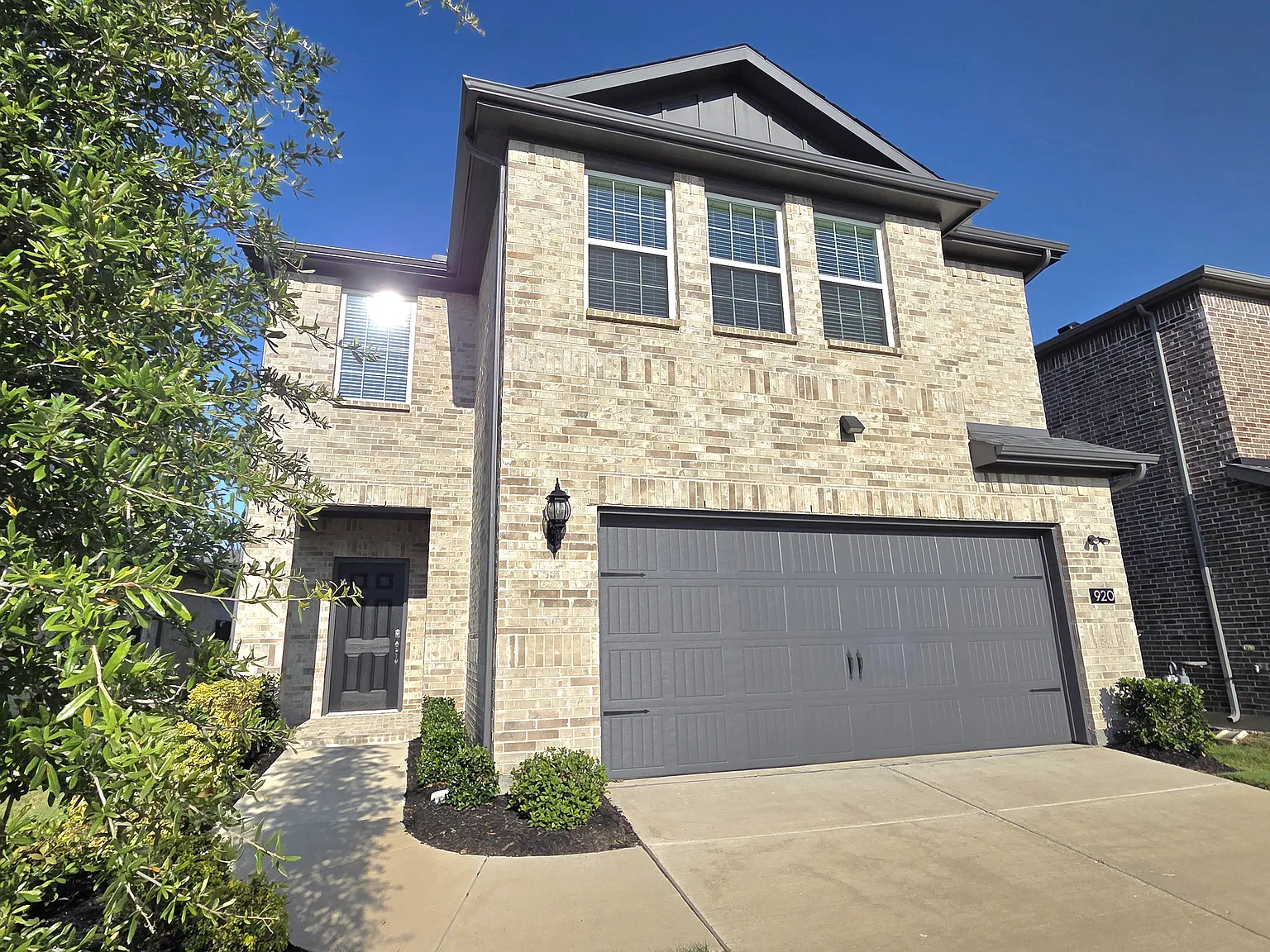 4 bed, 1991 sqft, $2,400 — Photo 2