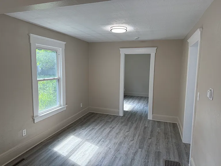 243 Rockwell St — Photo 4