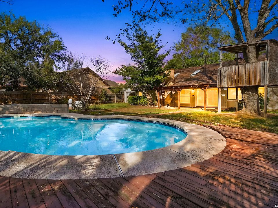 1st image of 19735 Encino Glen