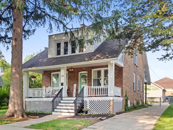 114 N Linden Ave, Westmont, IL 60559