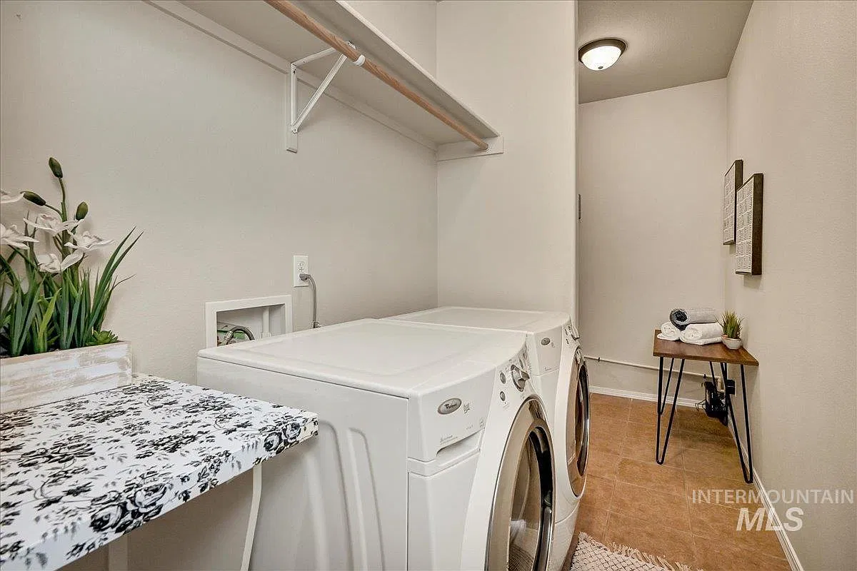 3 bed, 2.5 bath, 1420 sqft, $2,500 — Photo 4