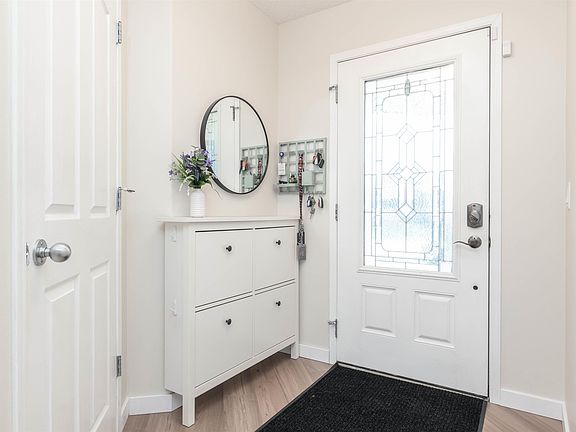 3rd image of 91 Appleton Cres