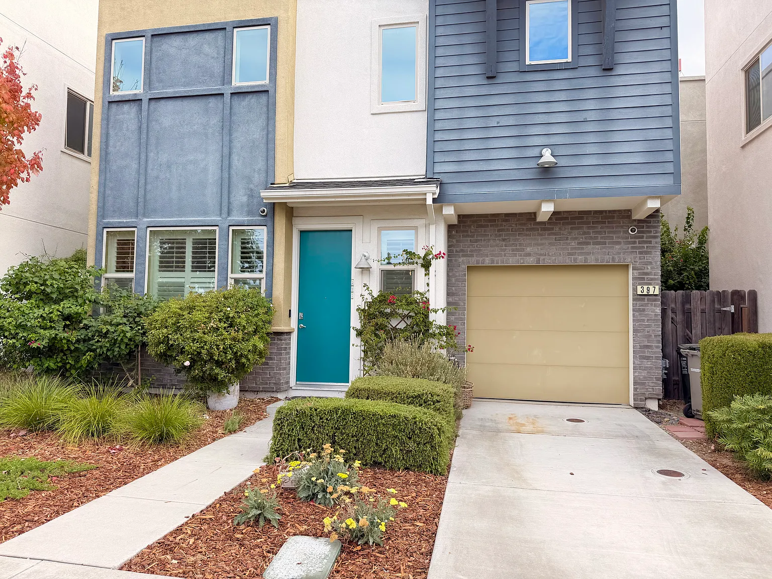 2 bed, 2.5 bath, 1045 sqft, $2,600 — Photo 1