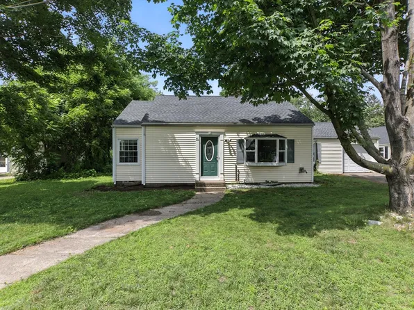 61 Manchonis Rd, Wilbraham, MA 01095
