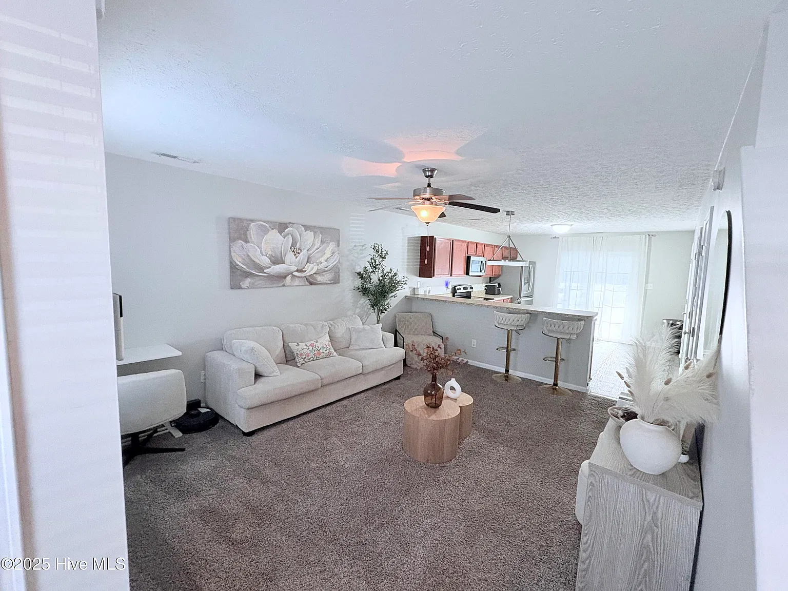 2 bed, 2.5 bath, 1084 sqft, $1,400 — Photo 4