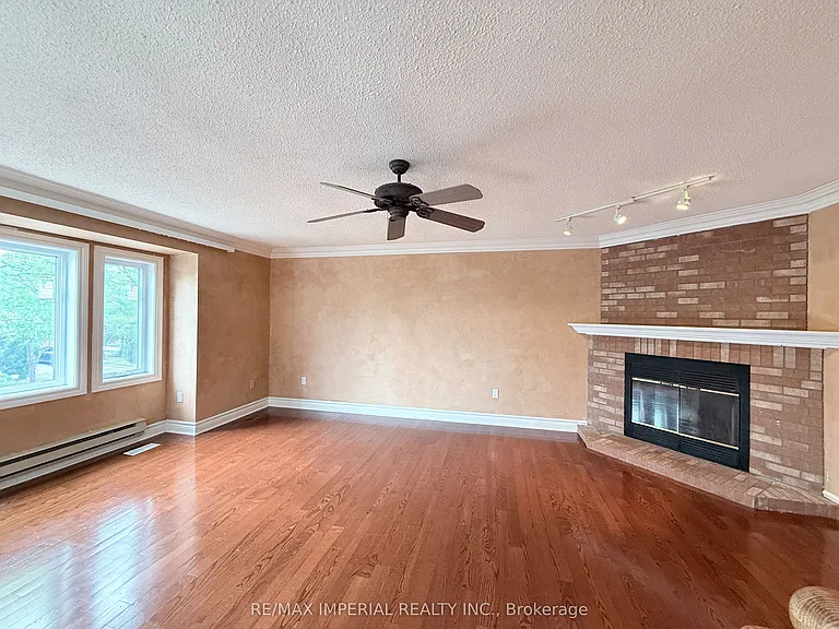 5735 Tayside Cres — Photo 16