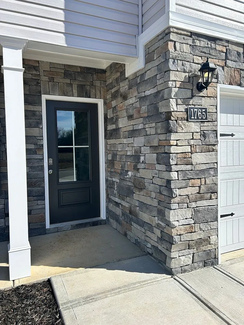 Located in Hixson/Middle Valley! 3 Beds, 2.5 Baths, Loft, Home Office, and 2 Car Garage! — Photo 3