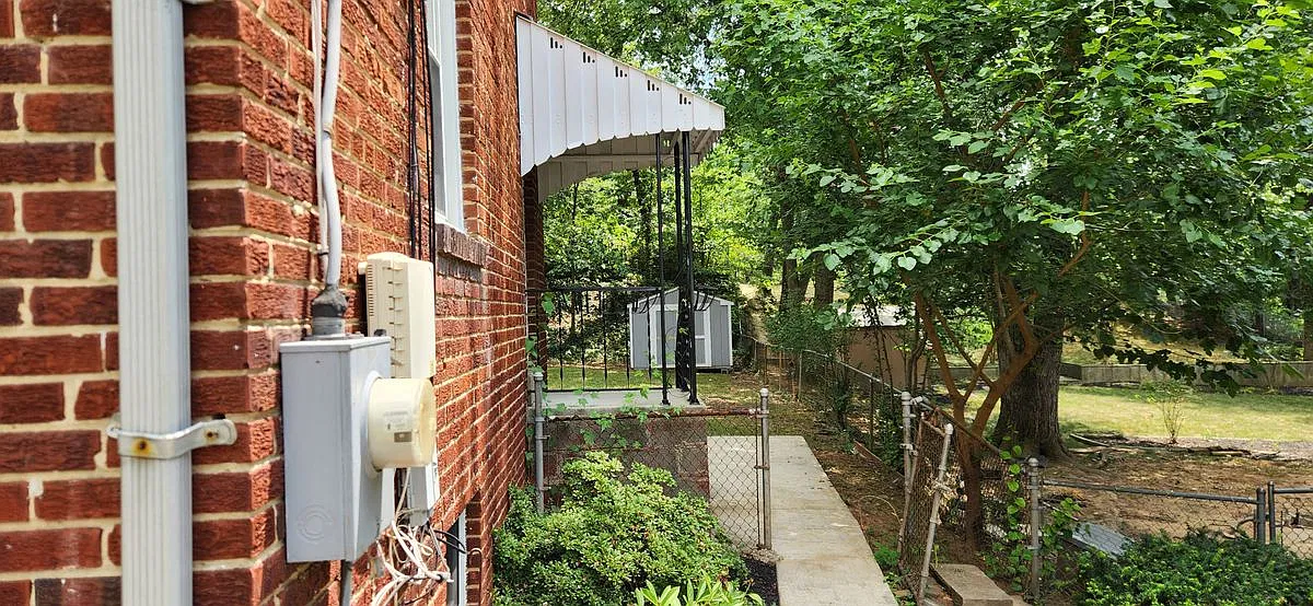 3 bed, 1.5 bath, 1232 sqft, $2,600 — Photo 3