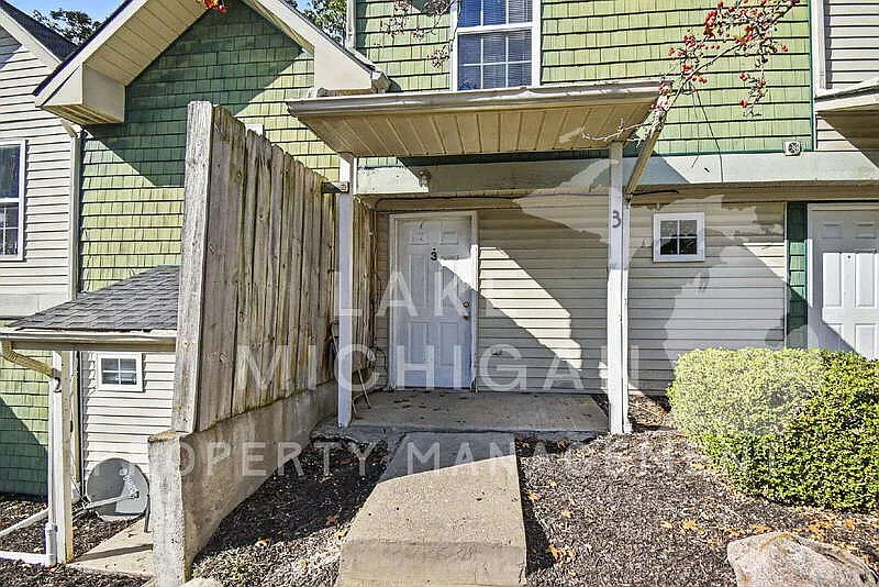 3 bed, 2.5 bath, 1149 sqft, $1,895 — Photo 1