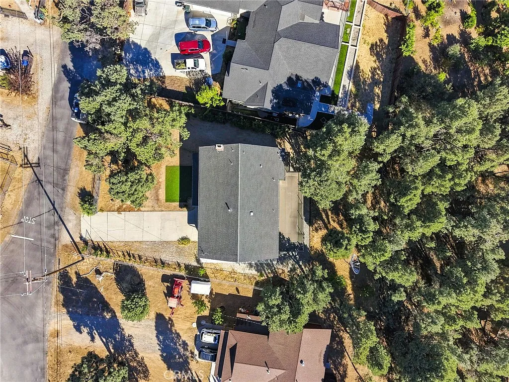 4 bed, 2.5 bath, 2845 sqft, $3,500 — Photo 4