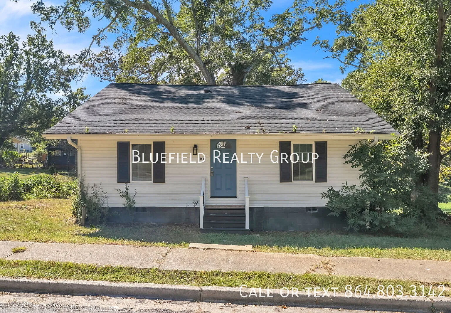 3-Bed, 2-Bath Beauty with Modern Kitchen & Bright, Open Living Spaces $1,350/mo rent — Photo 1