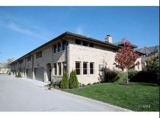 689 Rienzi Ln, Highwood, IL 60040