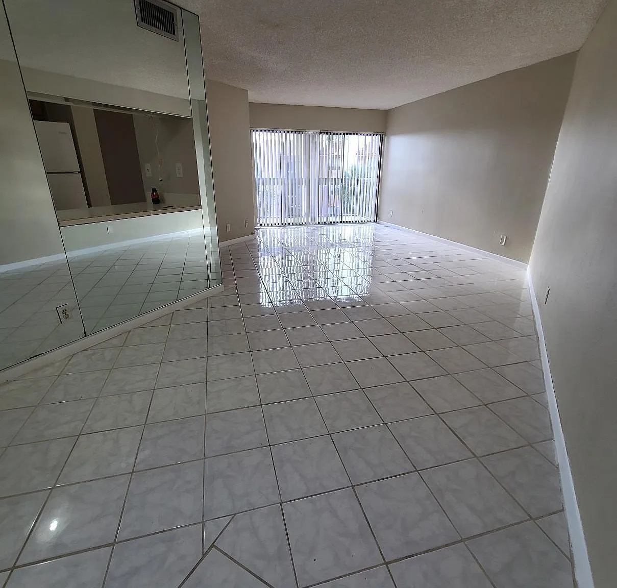 1 bed, 1.0 bath, 775 sqft, $1,500 — Photo 2