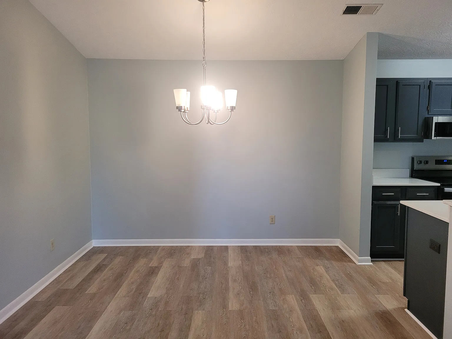 2 bed, 1025 sqft, $1,800 — Photo 3