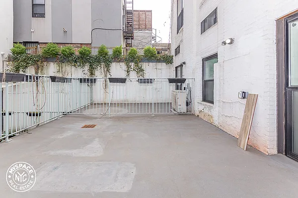 Rented by MySpaceNYC | media 32