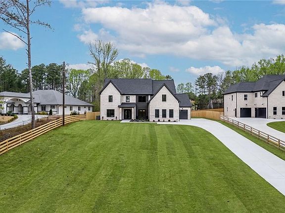 4th image of 2865 Old Fountain Rd