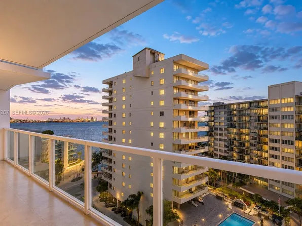 218 SE 14th St APT 1203, Miami, FL 33131