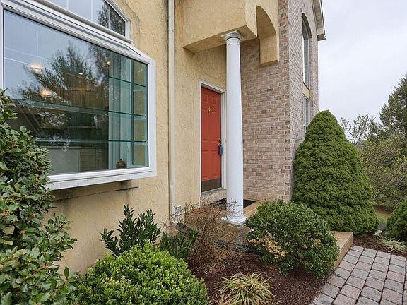 3rd image of 910 Rivergate Ct