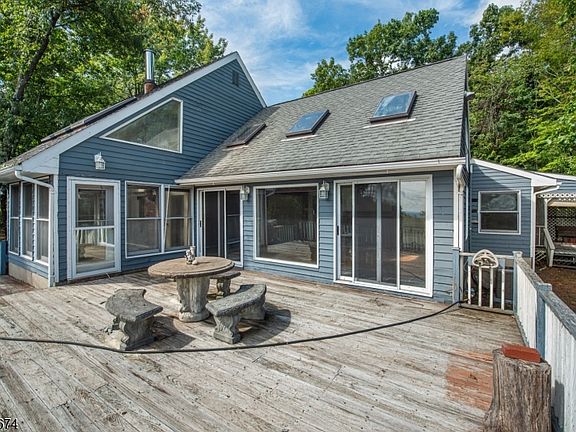 4th image of 30 Shale Hill Rd