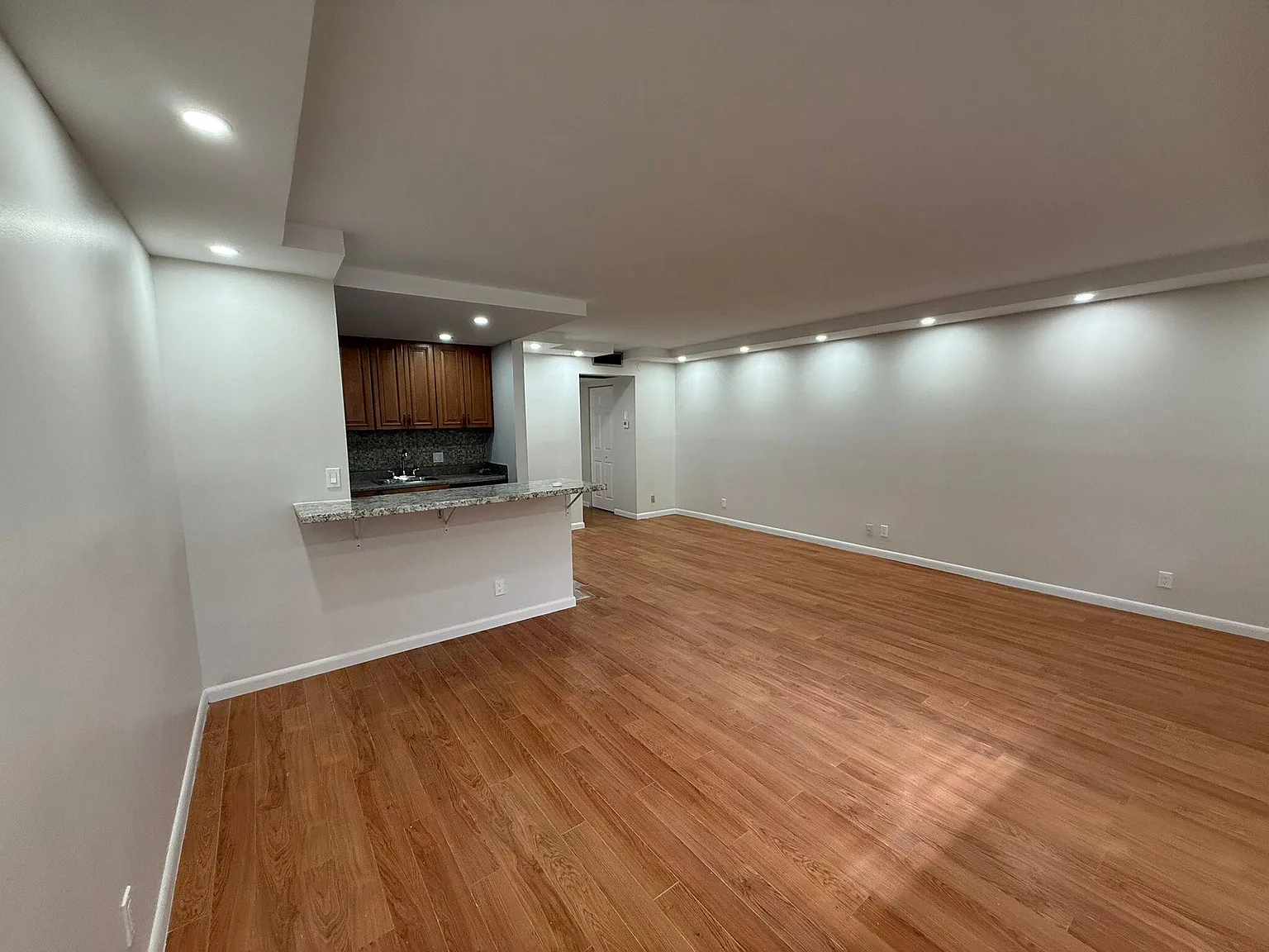 1 bed, 1.5 bath, 756 sqft, $1,550 — Photo 3