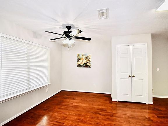 FRESH PAINT THROUGHOUT THIS STUNNING HOME! WHAT A VALUE!!