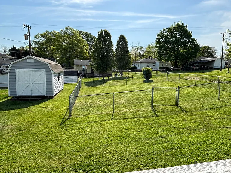 1310 Maple St — Photo 14