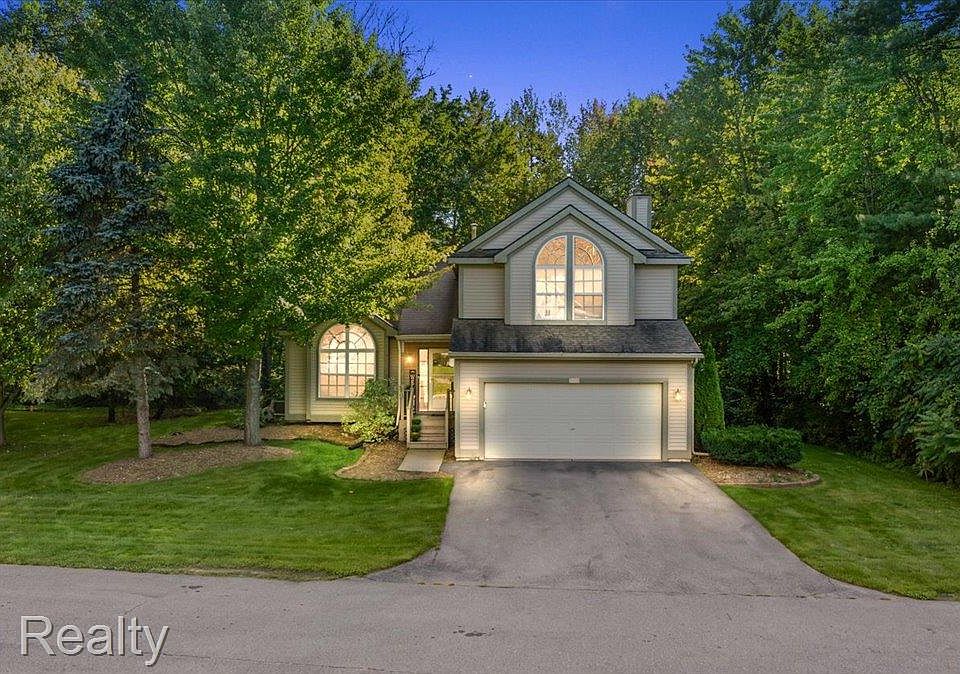 1st image of 2730 Court Ln S