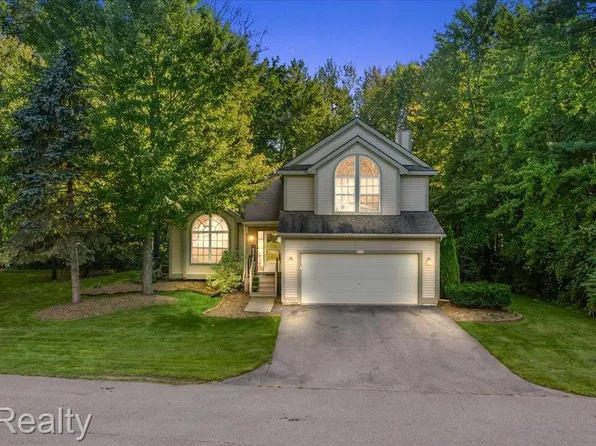 2730 Court Ln S, Howell, MI 48843