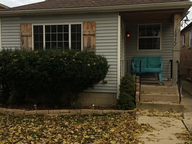 10727 S Albany Ave photo 1