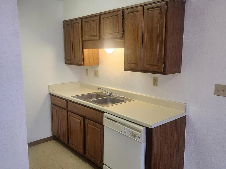 180 Ashwood Dr #C — Photo 8
