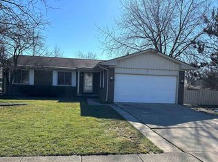 27200 Elena Marie Dr, Chesterfield, MI