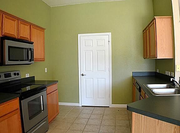 5th image of 2210 Wisteria Way