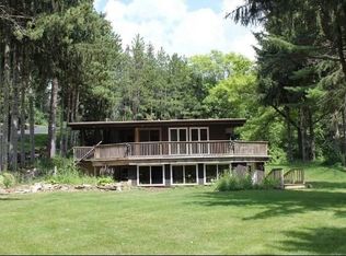S109W34702 Jacks Bay Rd, Mukwonago, WI 53149