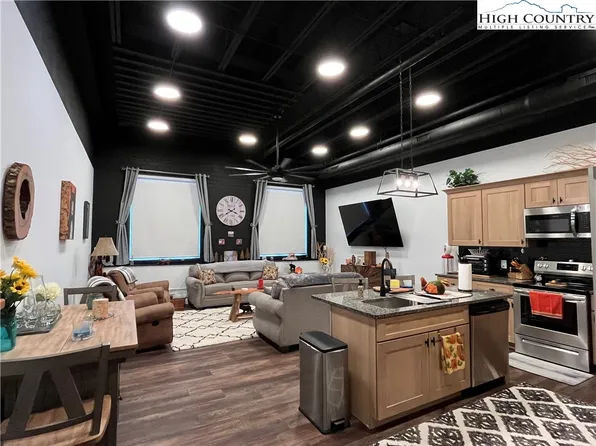 215 S Jefferson Avenue #105, West Jefferson, NC 28694