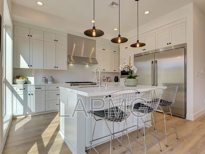 4 bed, 3.0 bath, 2163 sqft, $7,195 — Photo 3